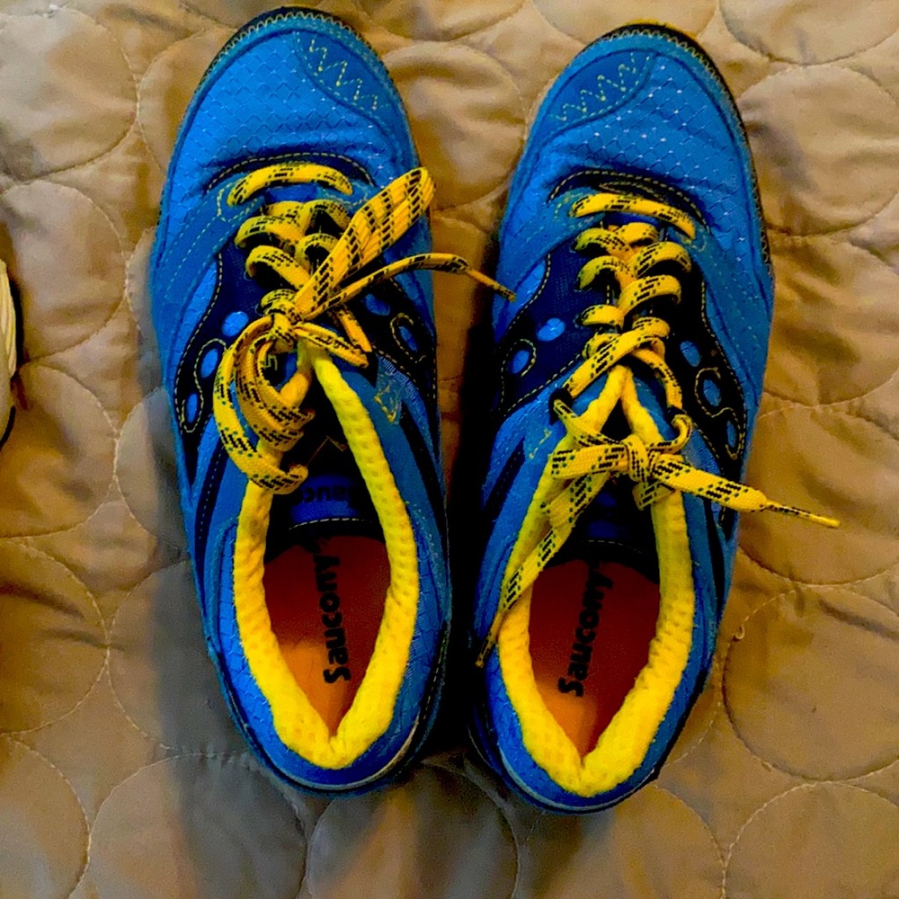 Saucony tennis shoes